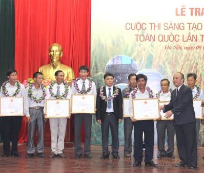 ພິທີມອບລາງວັນປະກວດການປະດິດສ້າງເຕັກນິກ ໃຫ້ຊາວກະສິກອນທົ່ວປະເທດ ຄັ້ງທີ V